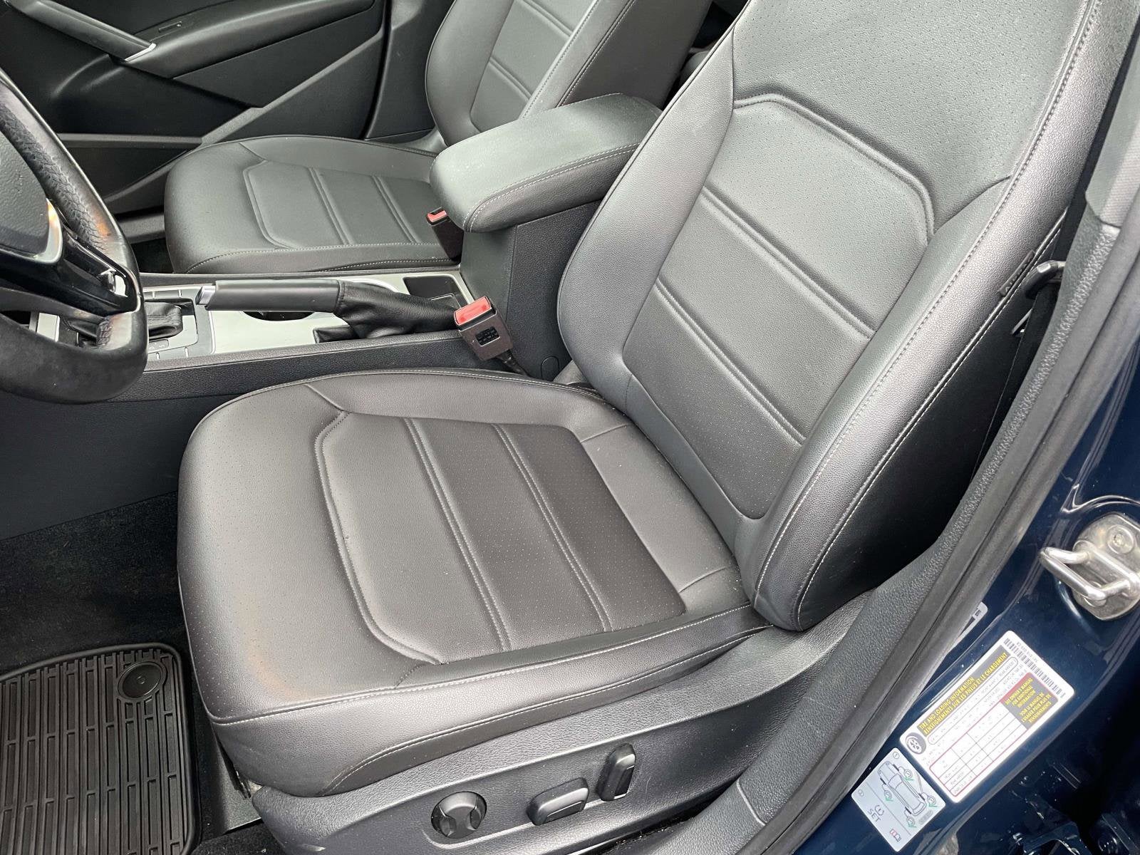 2021 Volkswagen Passat 2.0T R-Line