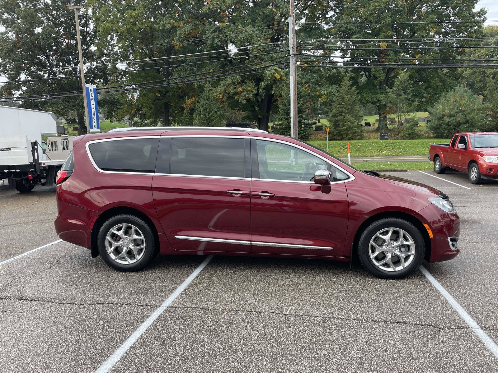 Used 2017 Chrysler Pacifica Limited with VIN 2C4RC1GG6HR695612 for sale in Bridgeville, PA