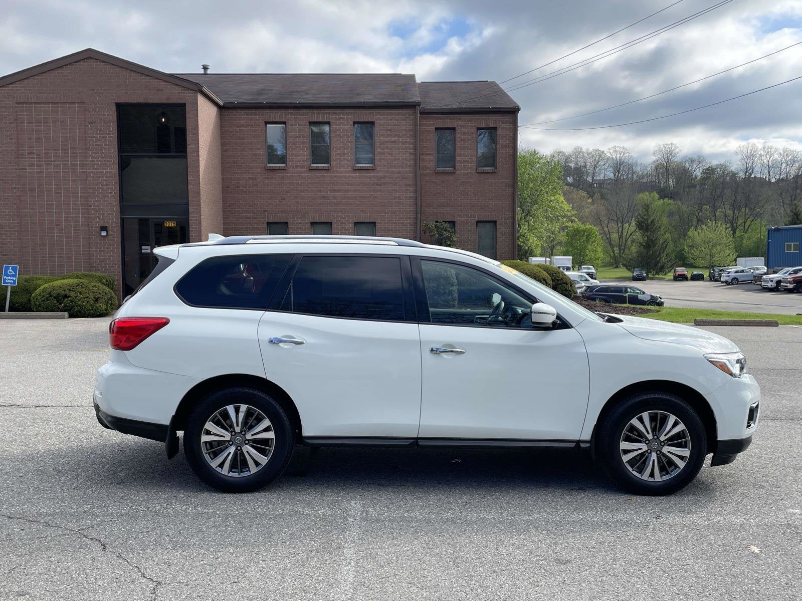 Used 2019 Nissan Pathfinder S with VIN 5N1DR2MM0KC590486 for sale in Bridgeville, PA