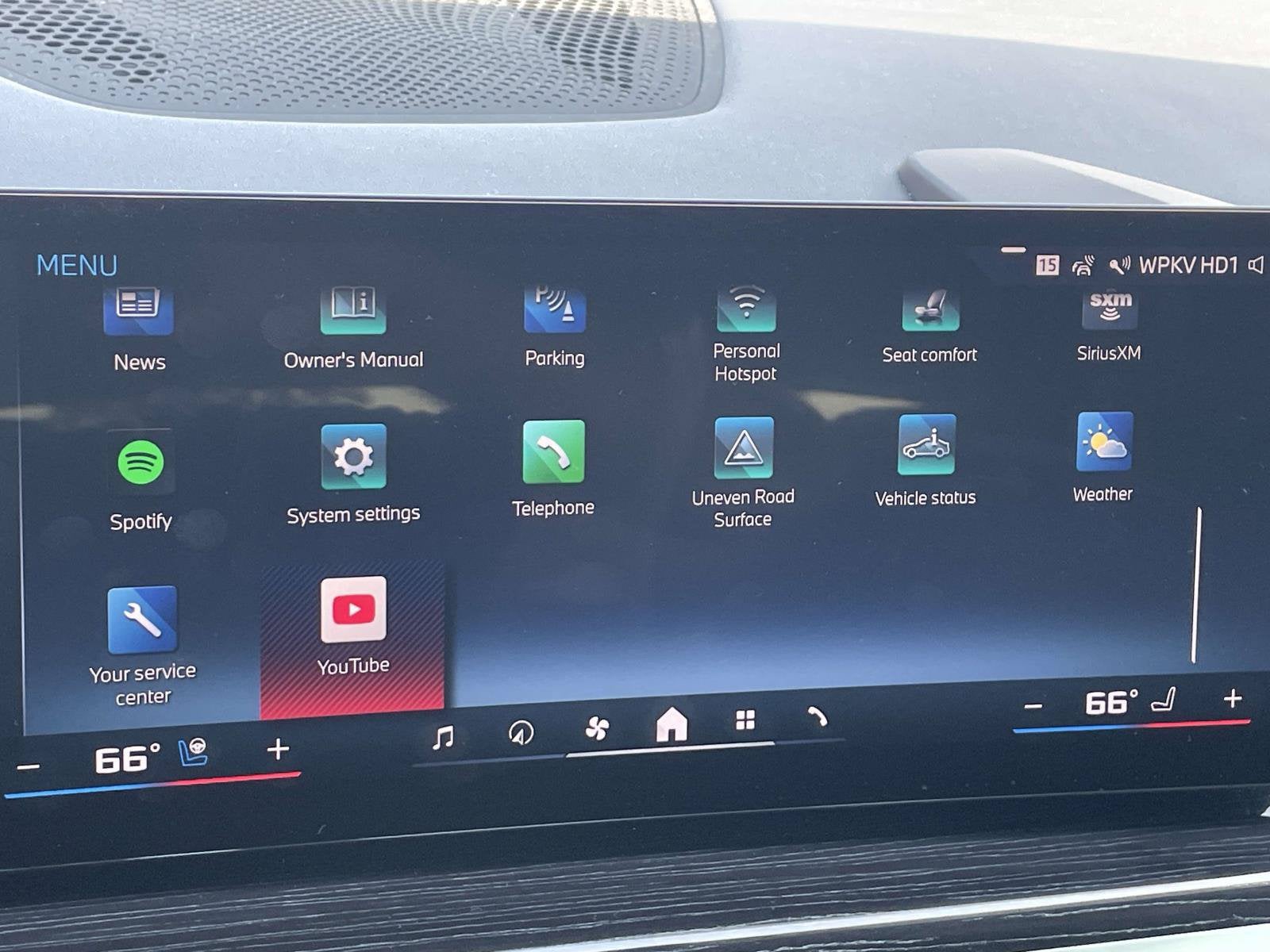 2025 BMW X6 M60i