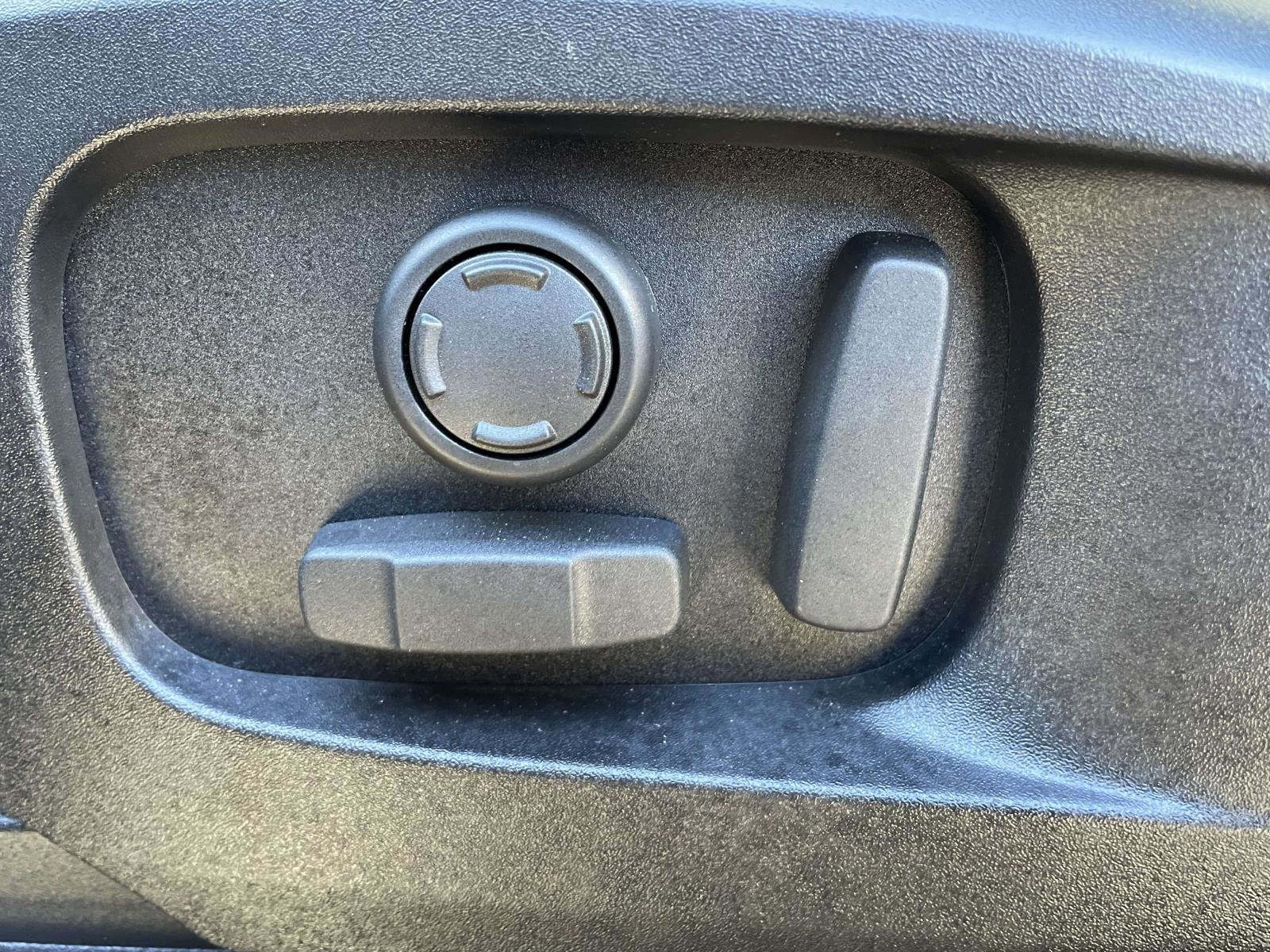 2025 Land Rover Defender S