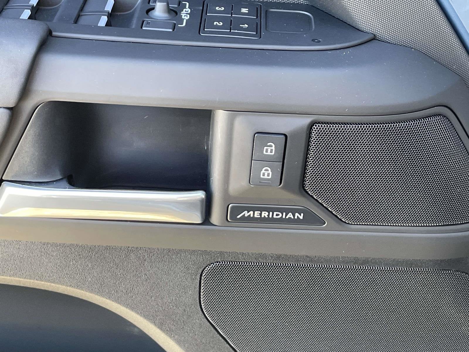 2025 Land Rover Defender S